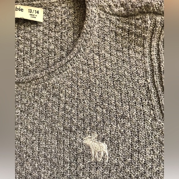 13/14Y💐Abercrombie & Fitch Bundle of 3: Blue Ombre Tee and 2 Grey Sweaters - Picture 9 of 9